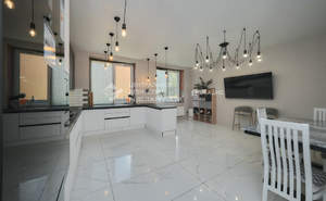 Дом 210м², 2-этажный, участок 6 сот.