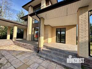 Дом 298м², 2-этажный, участок 15 сот.