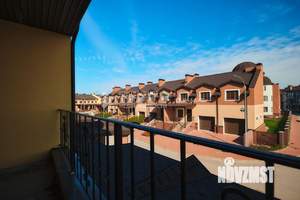 Таунхаус 734м², 3-этажный, участок 15 сот.