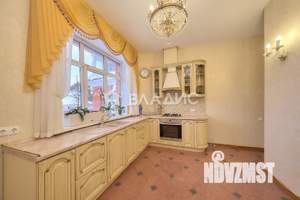 Дом 670м², 3-этажный, участок 17 сот.