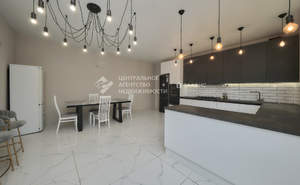 Дом 210м², 2-этажный, участок 6 сот.  