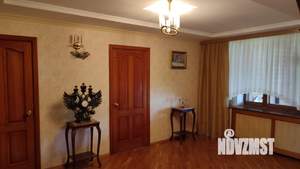 Коттедж 340м&sup2;, 3-этажный, участок 10 сот.  