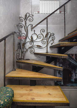 Дом 178м², 3-этажный, участок 8 сот.  