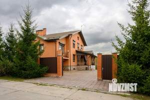 Коттедж 285м², 2-этажный, участок 15 сот.  