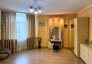 Дом 210м&sup2;, 2-этажный, участок 4 сот.  