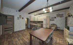 Дом 262м&sup2;, 2-этажный, участок 18 сот.  