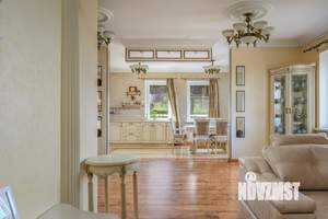 Коттедж 285м², 2-этажный, участок 15 сот.  