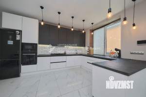 Дом 210м&sup2;, 2-этажный, участок 6 сот.  