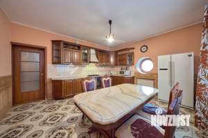 Дом 350м², 3-этажный, участок 8 сот.  