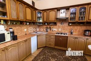 Таунхаус 390м², 3-этажный, участок 4 сот.  