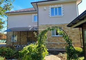 Дом 240м², 2-этажный, участок 11 сот.  