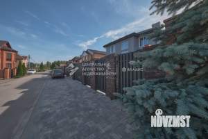 Дом 210м², 2-этажный, участок 6 сот.  