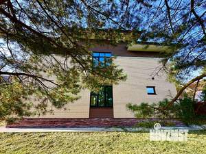 Дом 298м², 2-этажный, участок 15 сот.  