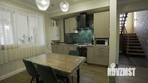 Коттедж 180м², 2-этажный, участок 10 сот.  