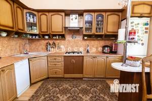 Таунхаус 390м², 3-этажный, участок 4 сот.  