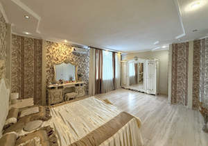 Дом 210м&sup2;, 2-этажный, участок 4 сот.  