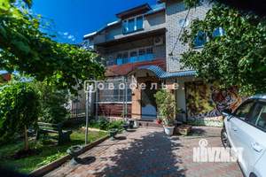 Таунхаус 390м², 3-этажный, участок 4 сот.  