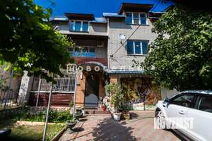 Таунхаус 390м², 3-этажный, участок 4 сот.  