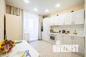 1-к квартира, посуточно, 42м2, 6/15 этаж