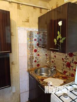 2-к квартира, вторичка, 42м2, 1/4 этаж